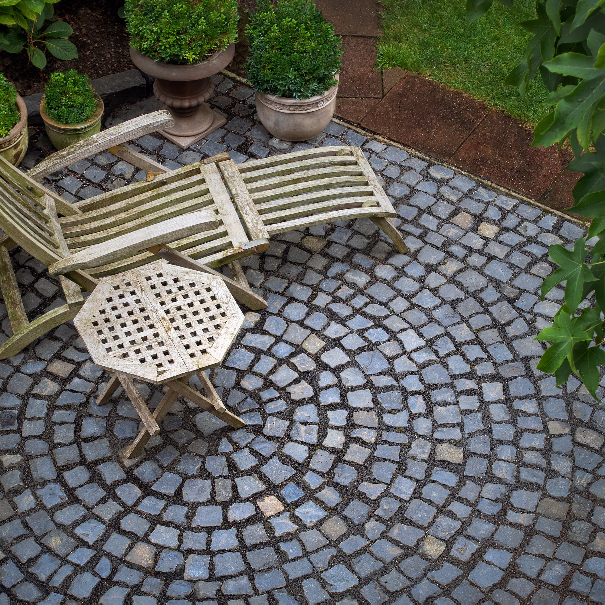 Pourquoi choisir une pose de pav&eacute;s en arceaux pour structurer visuellement une grande all&eacute;e ? Illzach 0